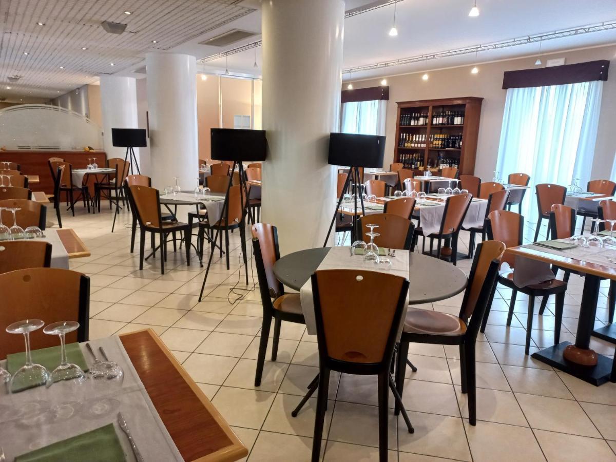 Una Hotels Оккьобелло Екстер'єр фото
