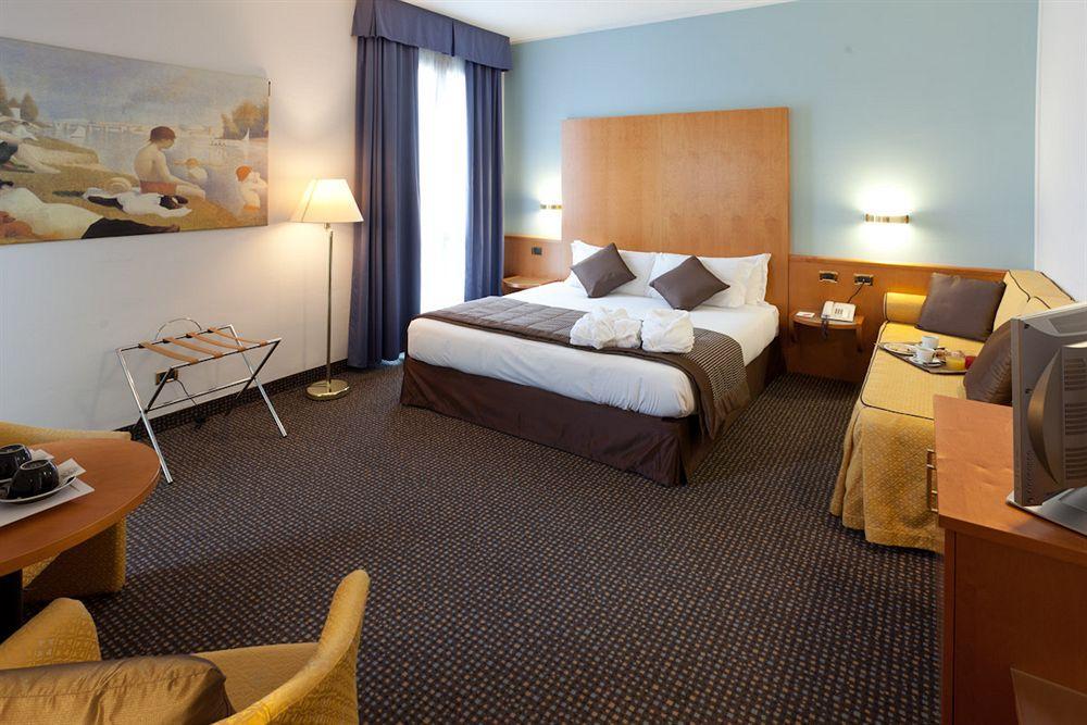 Una Hotels Оккьобелло Екстер'єр фото