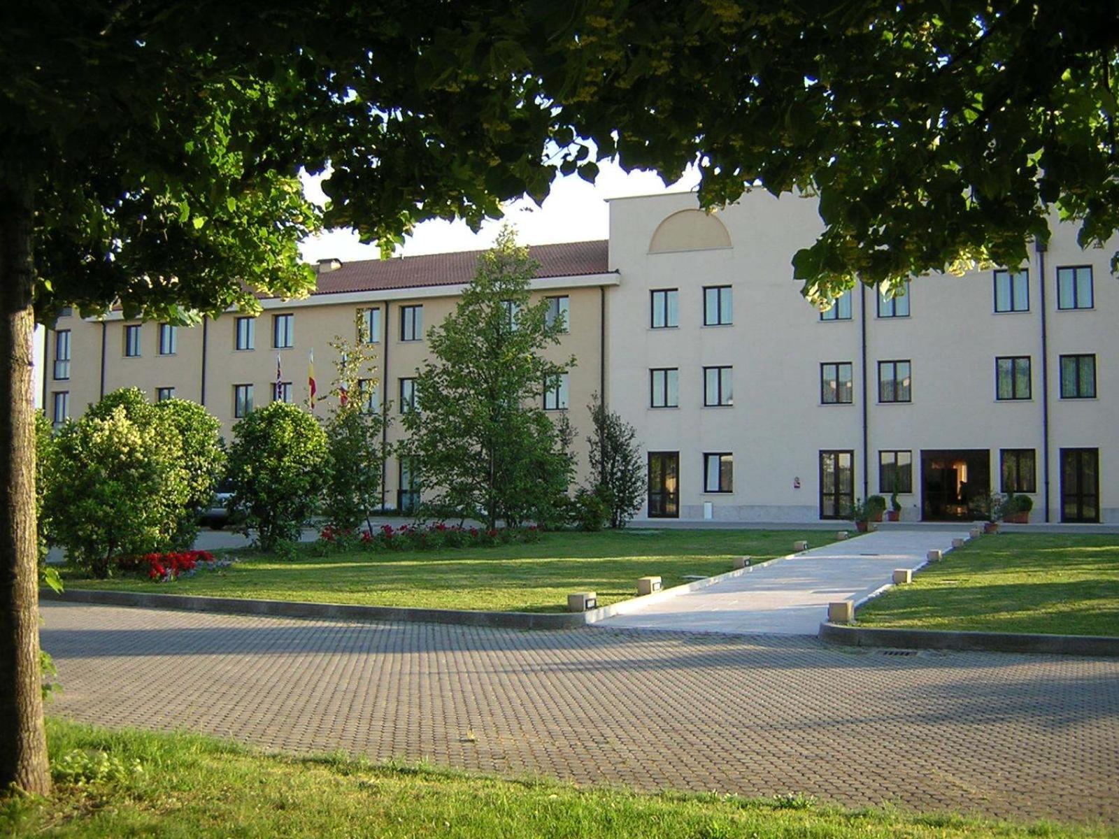 Una Hotels Оккьобелло Екстер'єр фото