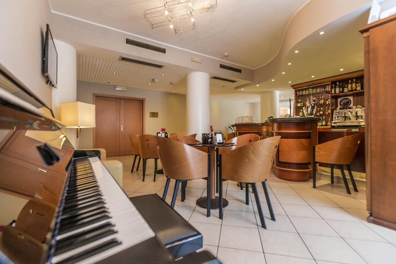 Una Hotels Оккьобелло Екстер'єр фото