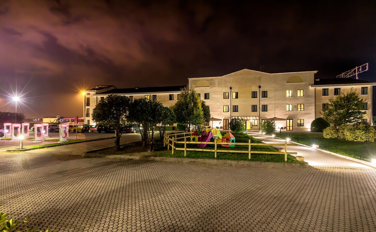 Una Hotels Оккьобелло Екстер'єр фото
