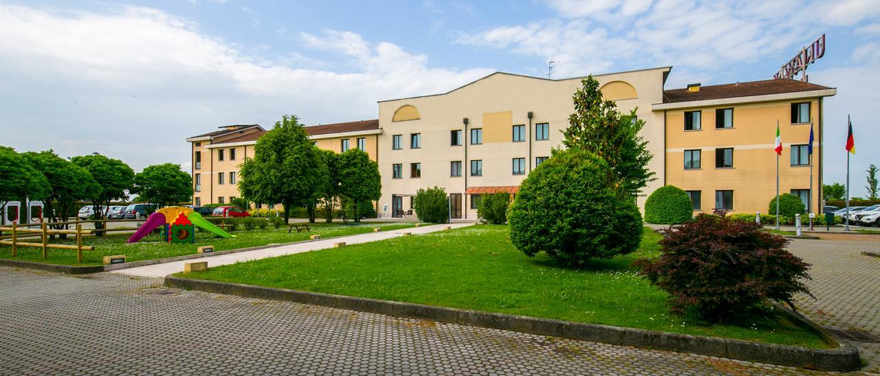 Una Hotels Оккьобелло Екстер'єр фото