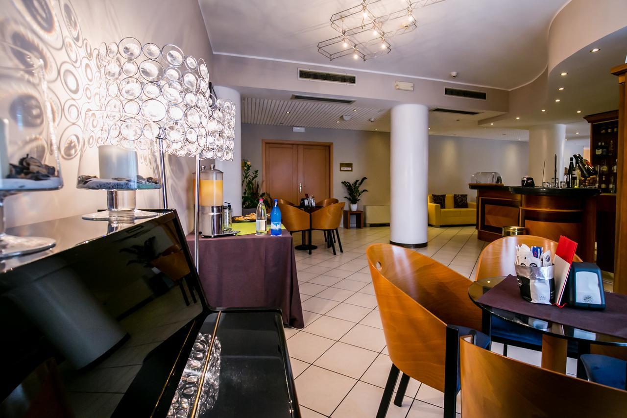 Una Hotels Оккьобелло Екстер'єр фото