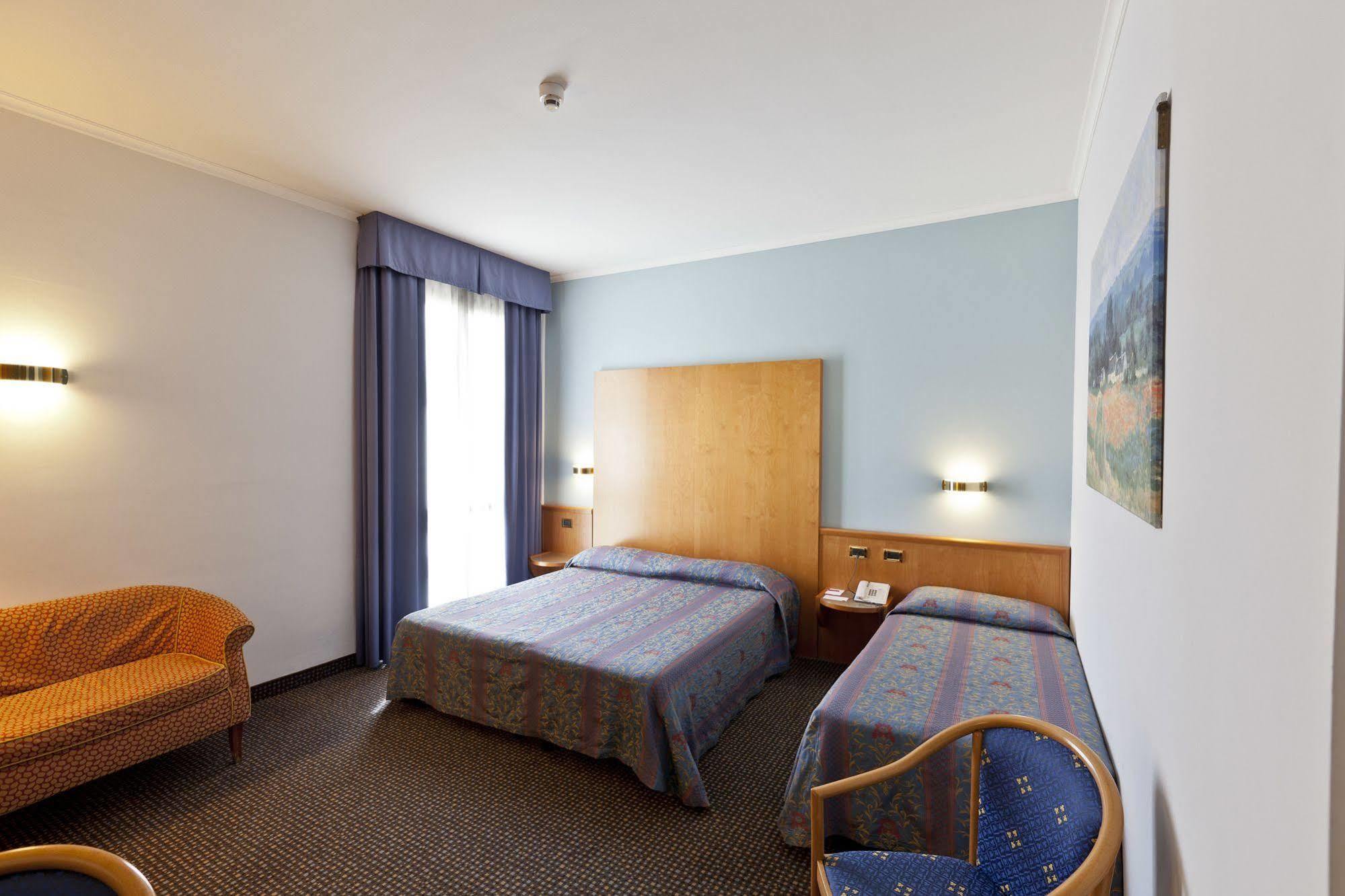 Una Hotels Оккьобелло Екстер'єр фото