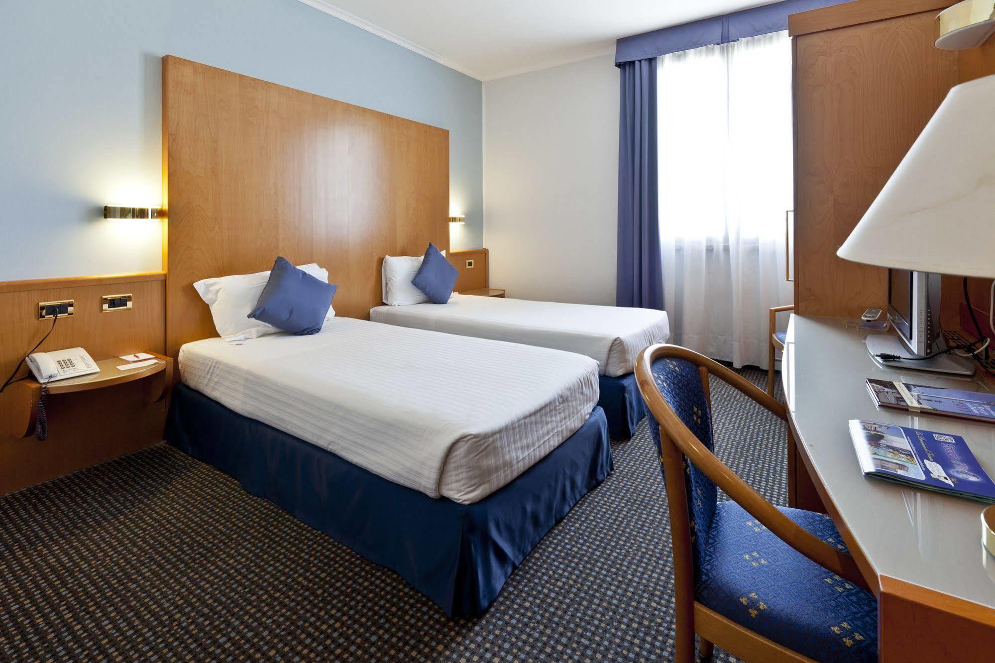 Una Hotels Оккьобелло Екстер'єр фото